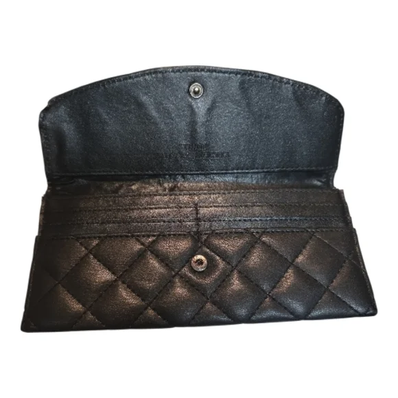 Badgley Mischka Elegant Black Quilted Wallet - Picture 3 of 4